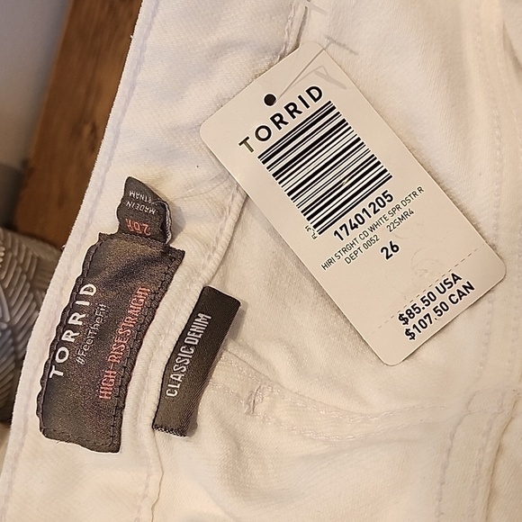 Torrid - Mom Straight Vintage Stretch High-Rise Jean in Optic White - Picture 8 of 13